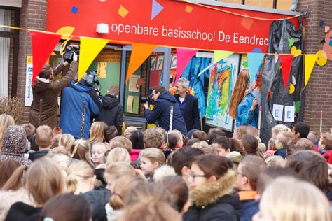 Dat wat ons verbindt vinden wij prachtig. Feestelijke opening voor flink verbouwde basisschool De ...