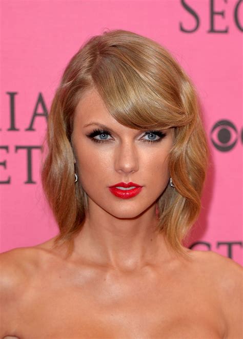 Taylor Swifts Sexiest Beauty Looks Glamour