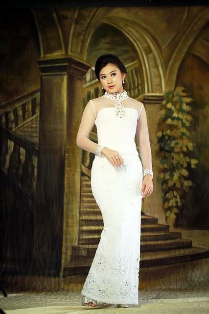 Wutt Hmone Shwe Yi She Just Gorgeous In Myanmar Dress