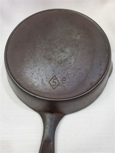 Vintage 5 Chicago Hardware And Foundry Cast Iron Skillet With Heat Ring Etsy Singapore
