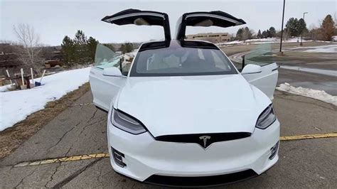 Tesla Suv For Sale Tesla Sets 81 200 Price For Base Model X Suv Wsj