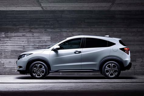 Honda seems like its not going to stop astonishing its enthusiasts and buyers as well as it continues being improved with its release and opening of its all fresh 2015 honda hrv model. Honda HR-V review 2015