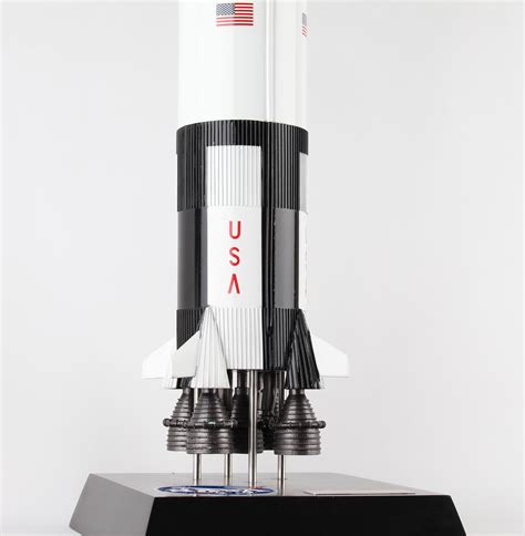 Nasa Apollo Saturn V Rocket Model 1100 Scale Model Moon Rocket