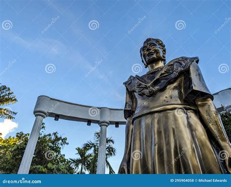 Maria Aurora Philippines A Statue Of Aurora Quezon At The Border Of