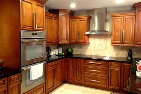 The different parts can be assembled by the homeowners to install the cabinets in kitchen and bathrooms. Glazed RTA Maple Kitchen Cabinets in Minnesota, USA