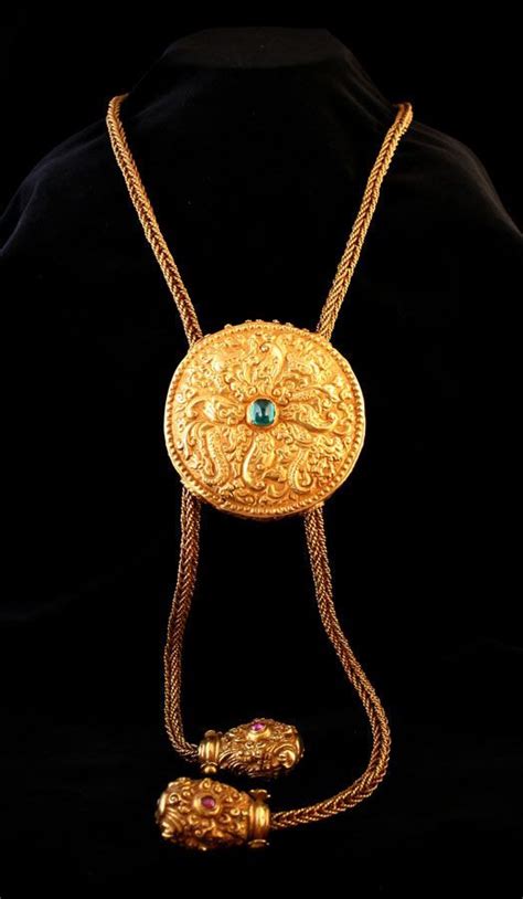 Khmer Gold Necklace Inlaid With An Emerald And Two Rubies Ck0034