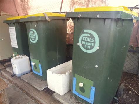 How to make a worm farm from a wheelie bin ...