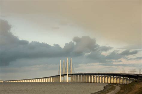 Ett tredje alternativ är att förbinda malmö med köpenhamns metro. Øresundsbron - un incroyable pont qui finit en tunnel ...