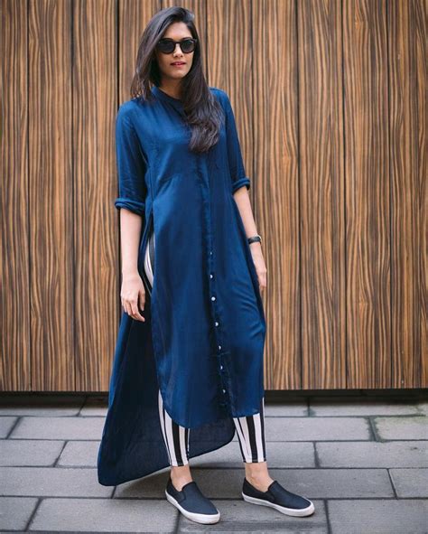 Aoa everyone here is the long kurtis design which include front or side cut with jeans. How To Wear Indigo In Desi Style In 15 Cool Ways | Style Sense