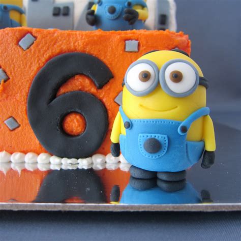 A tiered minion cake made with rolled fondant looks professional. Clever Wren: Despicable Me - Minion Cake