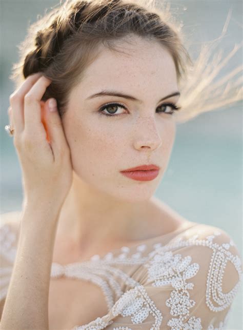 We cannot leave out a beach wedding makeup on our list! 11 Favorite Winter Bridal Beauty Trends | Exquisite Weddings