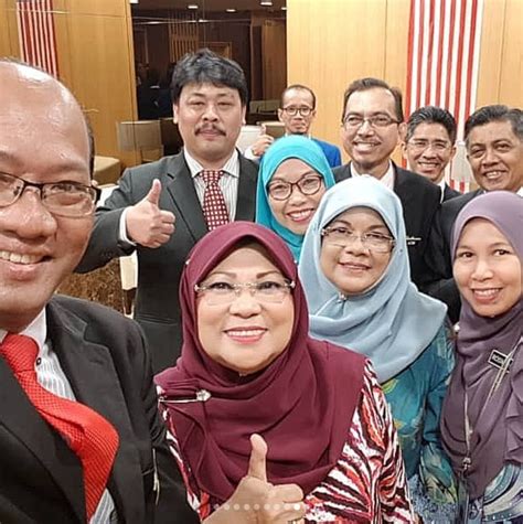 Dato' seri datin seri dr. Datuk Seri Rohani Serah Tugas, Datuk Seri Dr Wan Azizah ...