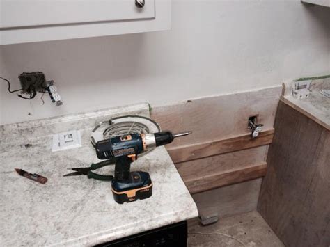 No pulling or pushing of plugs was involved, and the bottom half still delivers electricity without problems (afaik). Two wall outlets not working in kitchen. - DoItYourself ...