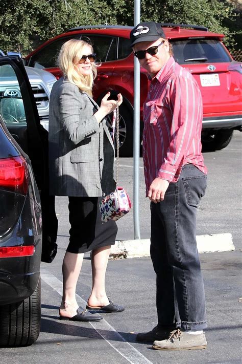 Boyfriend, net worth, tattoos, smoking. kirsten dunst shows off her growing baby bump while out ...