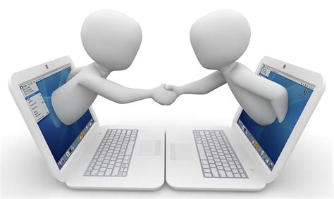 Two Computer People Shaking Hands 880x526 Hrtech Advisor And