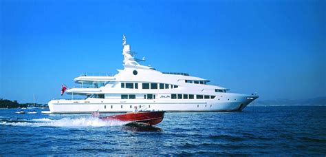 Lady Lola Yacht Charter