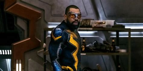 Crisis On Infinite Earths Black Lightning Joins Arrowverse In New Images