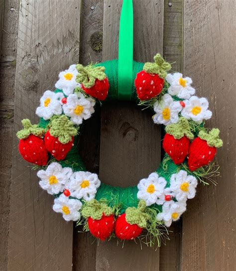 Knitted Wreath Strawberries And Daisies Door Wreath Summer Etsy