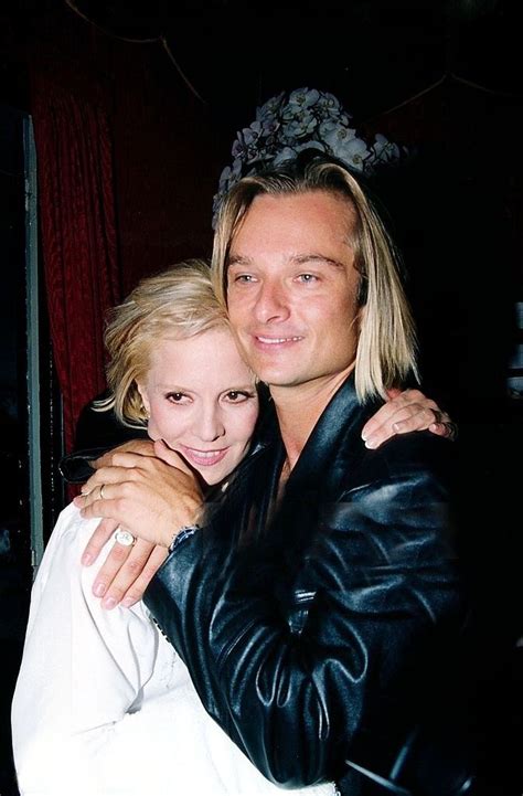 Découvrez la biographie de david hallyday, ainsi que des anecdotes, des citations de david hallyday, des livres, des photos et vidéos. Épinglé sur sylvie vartan