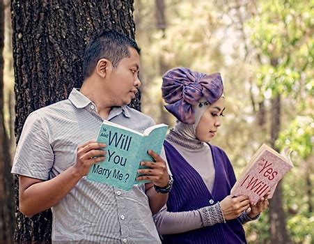 Dia menambahkan, pemerintah menargetkan menargetkan angka stunting bisa turun sampai 14 persen pada 2024. Kumpulan Contoh Pose Foto Prewedding Muslimah - Foto Pre ...