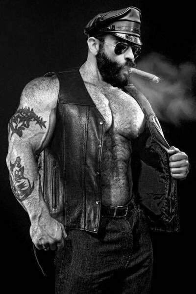 Pin By Douglas Clarke On Bears And Muscle Sexy Bearded Men Cigar Men