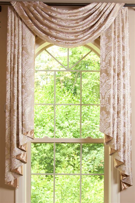 From middle english *swaggen, swagen, swoggen, probably from old norse sveggja (to swing, sway). Gold Ivy Swag Valance Drapes