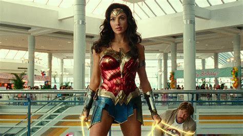 Nonton wonder woman 1984 gratis di dutafilm.com, pusat nonton film movie terbaru bioskop atau serial tv terlengkap dengan subtitle indonesia / subtitle inggris. Subtle ways Wonder Woman 1984 mirrors the original film