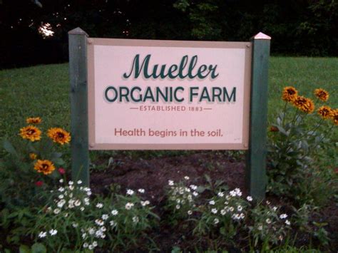 7910 Mueller Farm Sign With Blooms Earthdance
