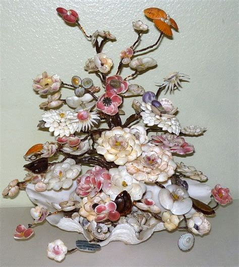 Beautiful Vintage Hand Made Seashell Floral Arrangement Claim Shells