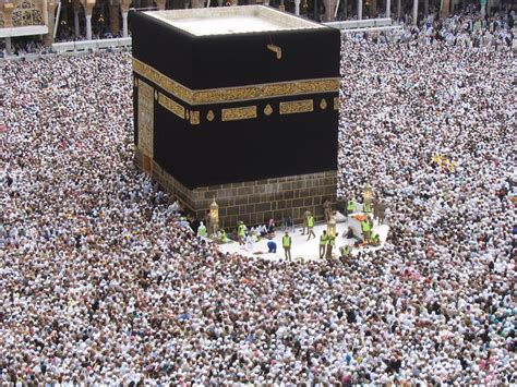 ٱلْـكَـعْـبَـة الْـمُـشَـرًّفَـة‎, the holy ka'bah), is a building. Kaaba HD Wallpapers 2014 - Articles about Islam