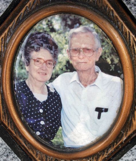 Melvin Earl Moore (1913-2006) - Find a Grave Memorial