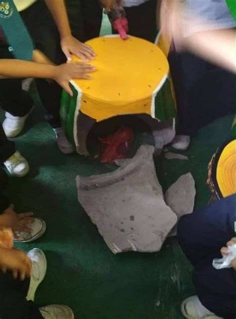 Hanya saja, yang terbilang buruk dariharis ini ialah orangnya tergolong dadakan. 'Patut Pakaian Selalu Comot, Rupa-Rupanya..."- Anak ...