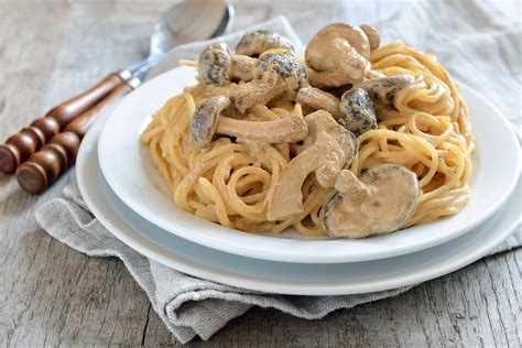 Pasta con Salsa Cremosa de Champiñones