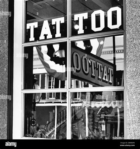 Tattoo Shop Window Fotos Und Bildmaterial In Hoher Auflösung Alamy