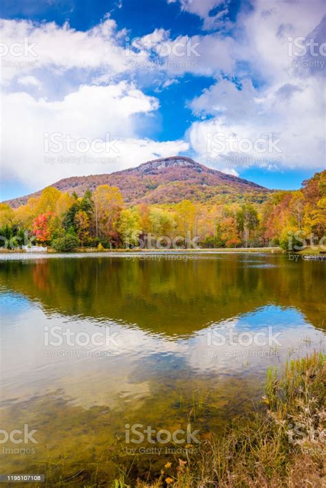 Yonah Mountain Georgia Usa Autumn Landscape And Lake Stock Photo - Download Image Now - iStock