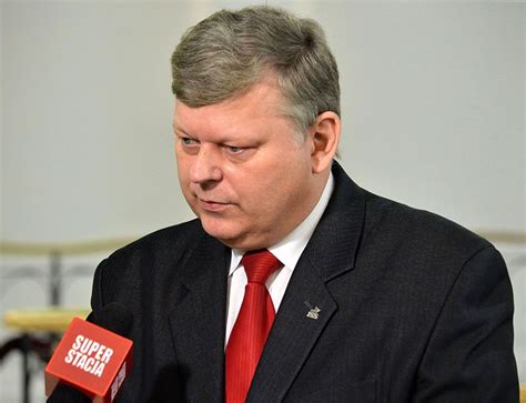 Komiczna sytuacja podczas przesłuchań komisji śledczej ds. "W wielu krajach pracują za najniższą pensję" - Z kraju ...