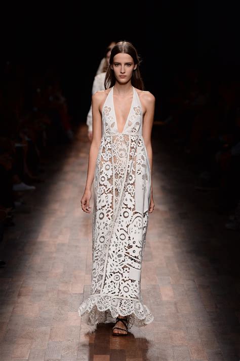 Fashion designer valentino clemente ludovico garavani was born on may 11, 1932. VALENTINO SPRING SUMMER 2015 WOMEN'S COLLECTION | The ...