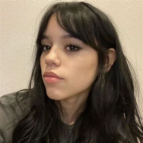 jenna ortega icon pfp aesthetic hairstyles with bangs pretty hairstyles girls in love jenna