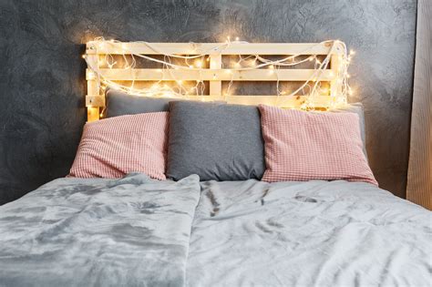 Balkenbett, ein bett aus alten balken ganz einach selber bauen. Bett selber bauen - so einfach geht es