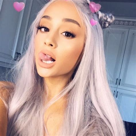 Iconic Ariana Grande Looks That We Adore
