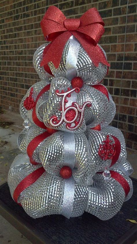The ladies at our church always decorate the tables at our annual church thanksgiving feast and this year they made the most beautiful deco. Pin by Elaine Pinchback on House Idea | Mesh christmas ...