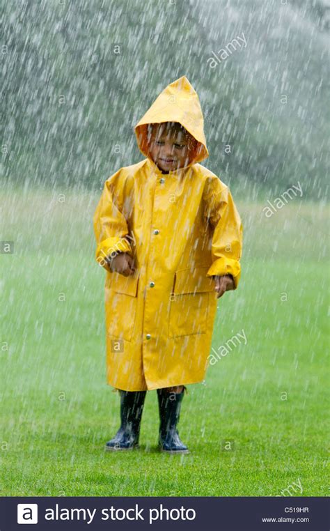 «do i look like the yellow raincoat boy in the it movie ？ @jaredyhan_photography @j.studiobw». portrait of young boy wearing yellow raincoat Stock Photo ...