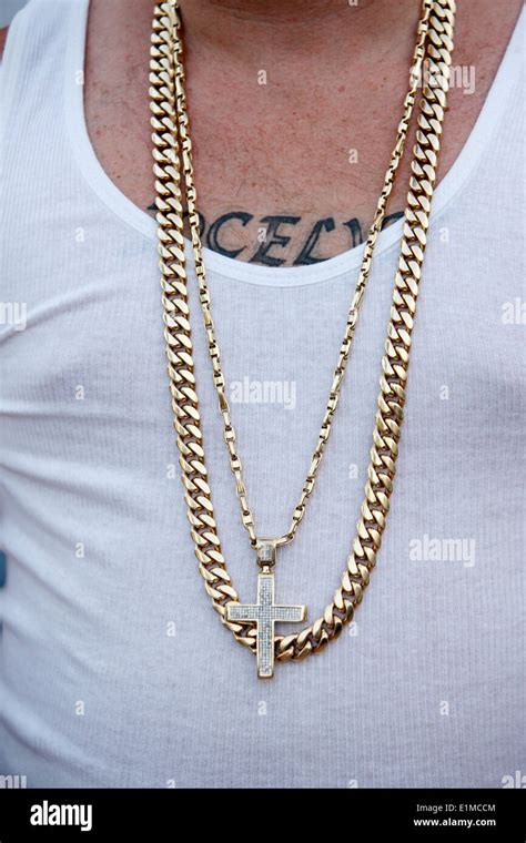 Gold Chains Hi Res Stock Photography And Images Alamy