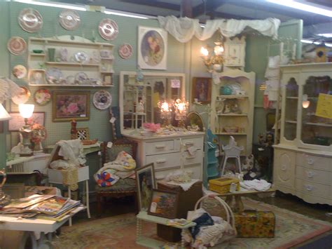 It also has lots to offer with creative, friendly booth owners, daily email with a list of items sold that day, and a monthly sales event with extended shopping hours. Rediscovered Potential: Inspirational Trip to the Local Antique Mall