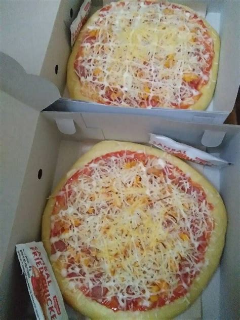 Nah, pizza mini pun siap disantap. Domino Pizza Kecil