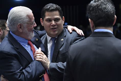 Pacheco também era o candidato do presidente jair. Eleições de Alcolumbre e Maia devem animar mercado, dizem ...