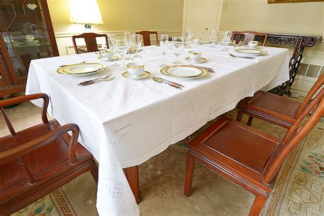 Whether you need to replace your current tablecloth, or you simply want a different fabric or style, look to walmart for a great selection of table linens for everyday use or special occasions, all at every day low prices. Festive Dining Room Tablecloth. - Elegant Tablecloths