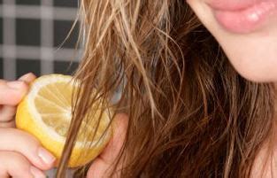 Lemon juice does not lighten hair that is dyed black or dark brown. Does Lemon Juice Lighten Hair - Permanently, with Heat, In ...