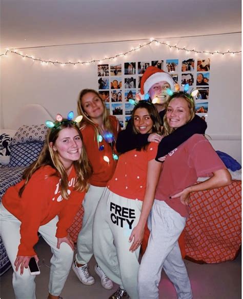 Pin By Chloe Johns On College South Christmas Photoshoot Bff