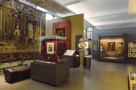 Gallery Of How To Design Museum Interiors Display Cases To Protect And Highlight The Art 14
